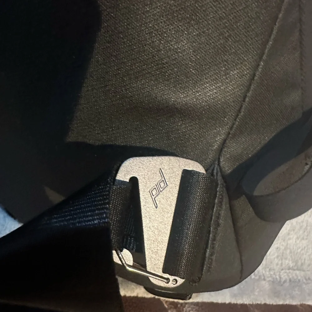 Peak Design Modern Black Men's Backpack - Picture 6 of 7